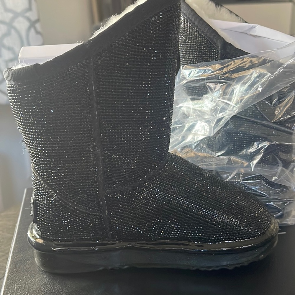 Australia Luxe Collection Toddler Boots size 11 in Black stone design